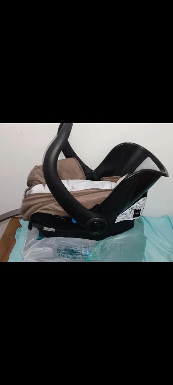 Vendo bebê conforto - Galzerano + base . 