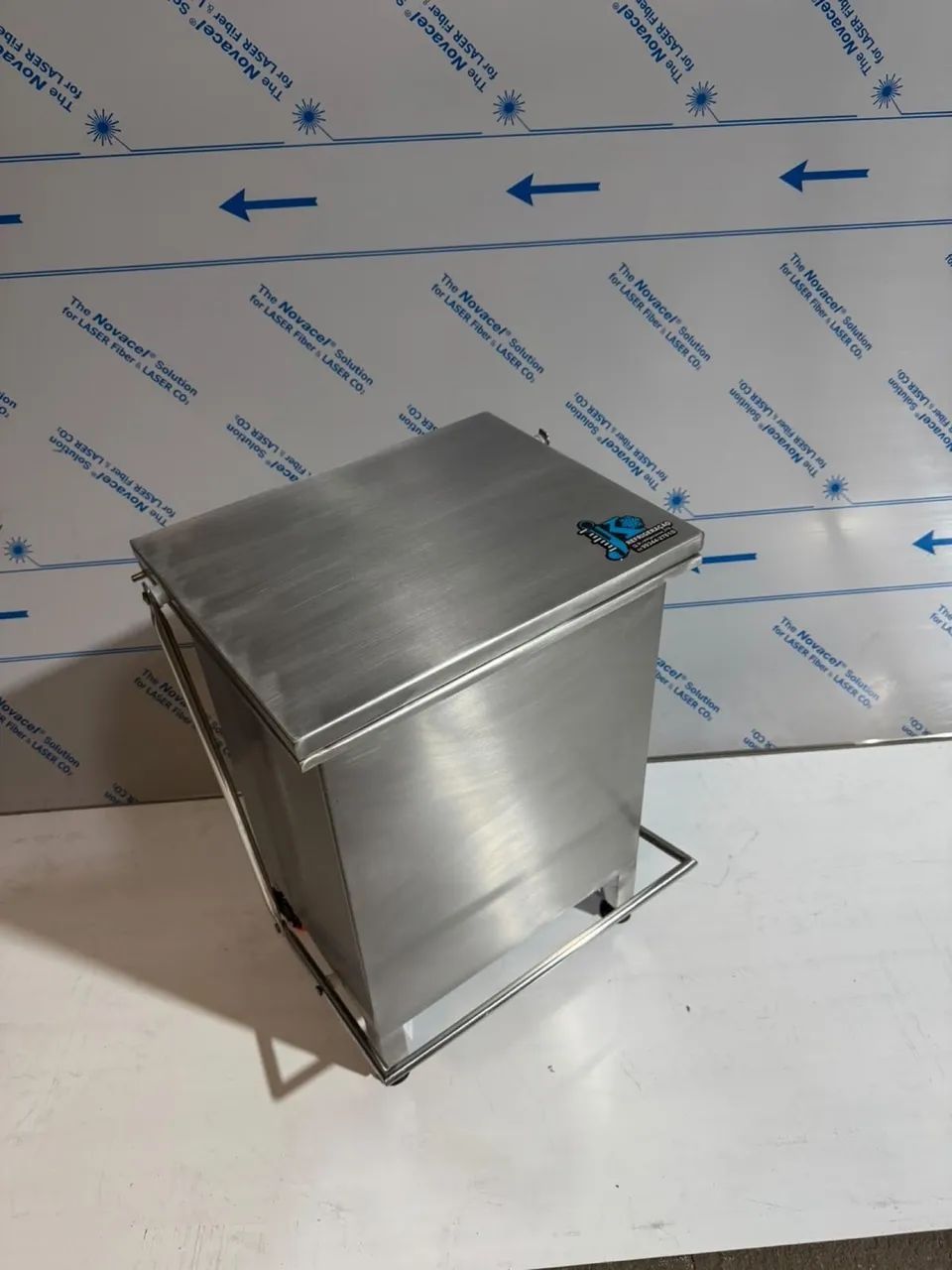 Lixeira de Inox com Pedal - 50L, 100L e 200L - Foto 2