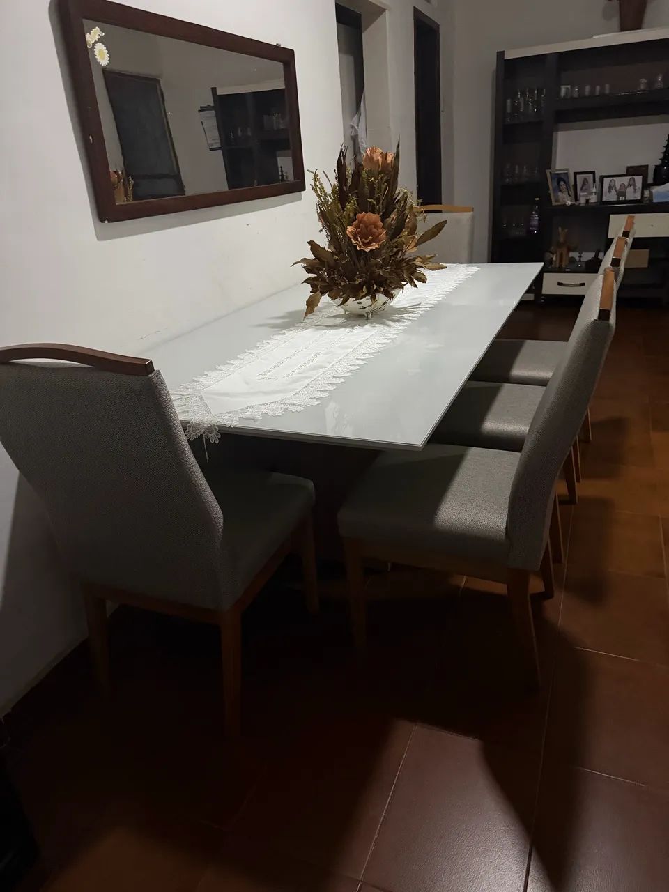 Jogo de mesa novo 8 cadeiras  - Foto 3