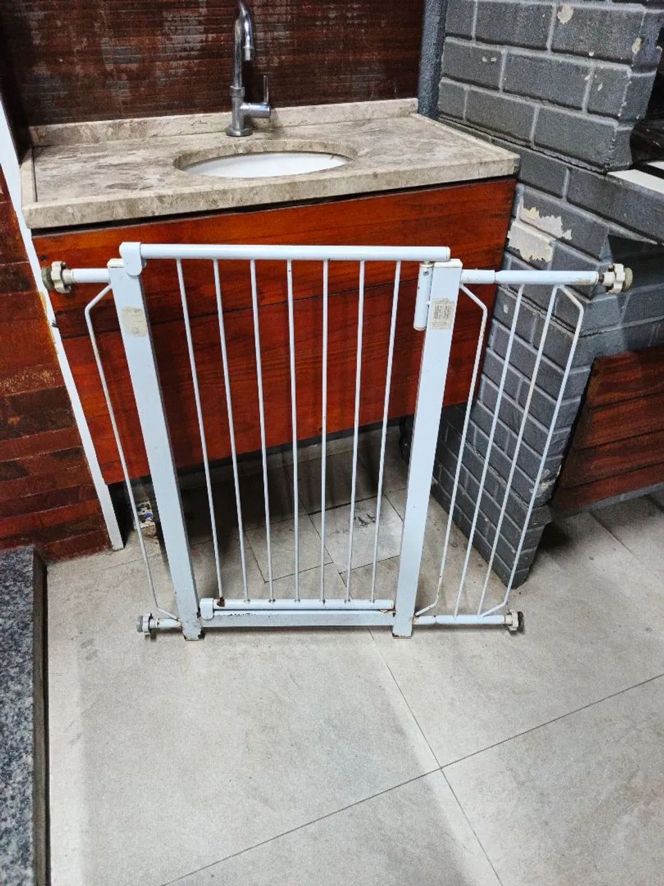 Grande de proteção com extenso