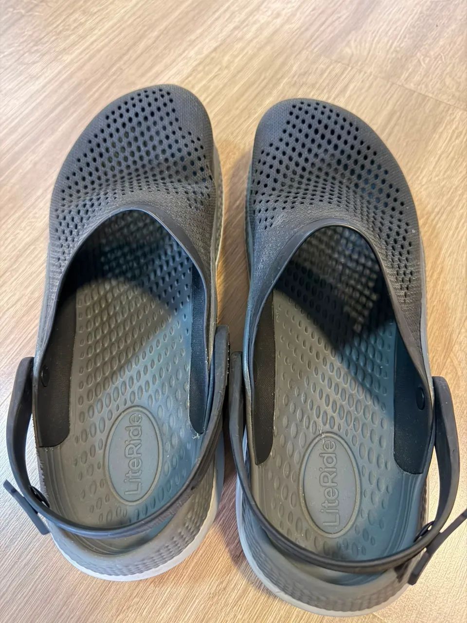 Crocs literide 360 preto  - Foto 4