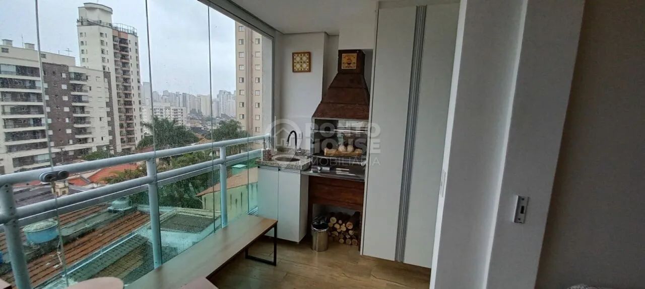 Apartamento à venda na Vila Gumercindo com 2 dormitórios, varanda e 1 vaga
