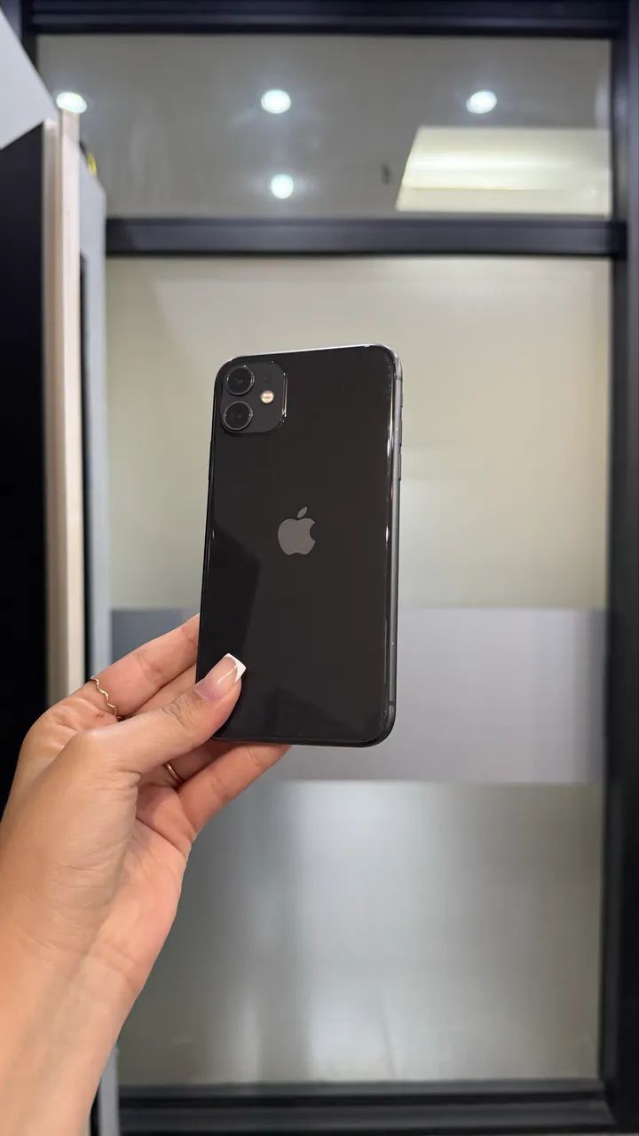 11 PRETO COM 256 GB DE MEMÓRIA SEMINOVO