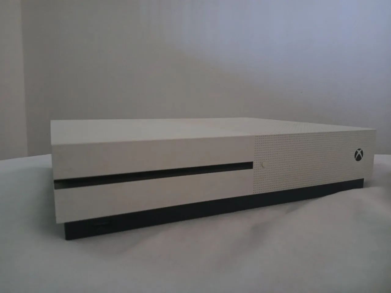 Xbox One S 1TB - Completo e em ótimo estado. - Foto 5