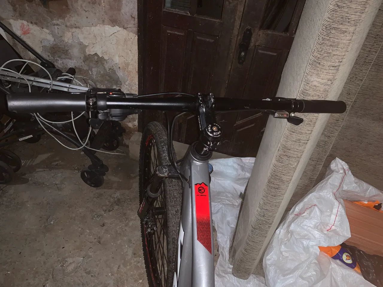 Bike aro 29 semi nova segunda mão  - Foto 3