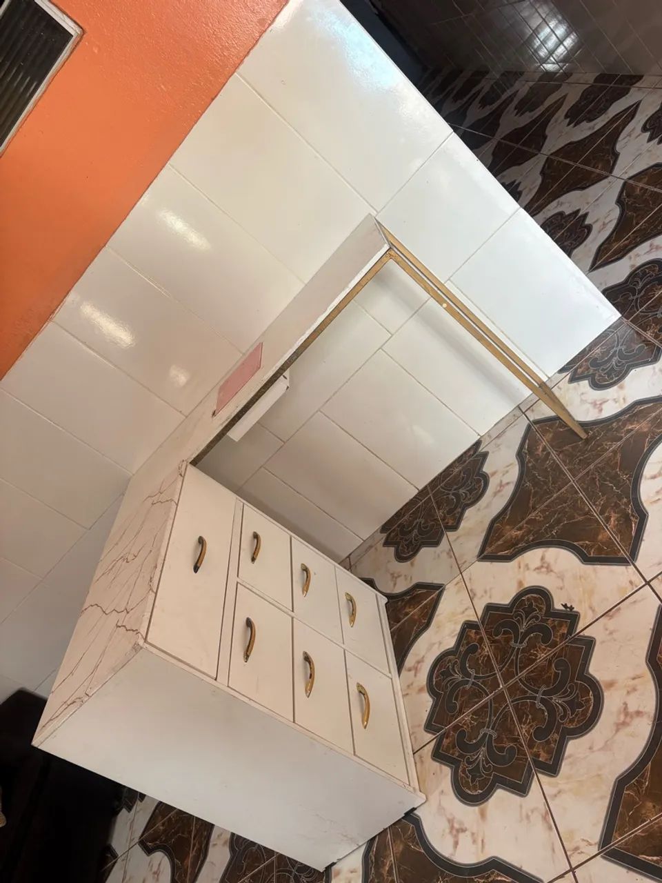 Vende mesa de manicure 