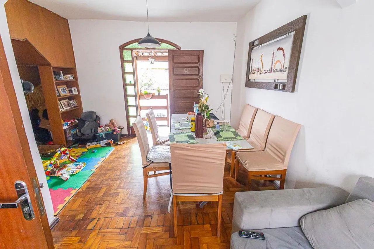Casa à Venda - Alípio de Melo, 3 Quartos, 200 m2