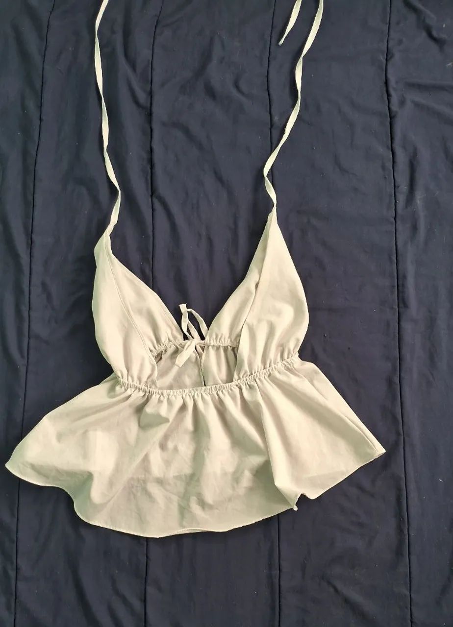 Blusa branca  com decote  - Foto 2