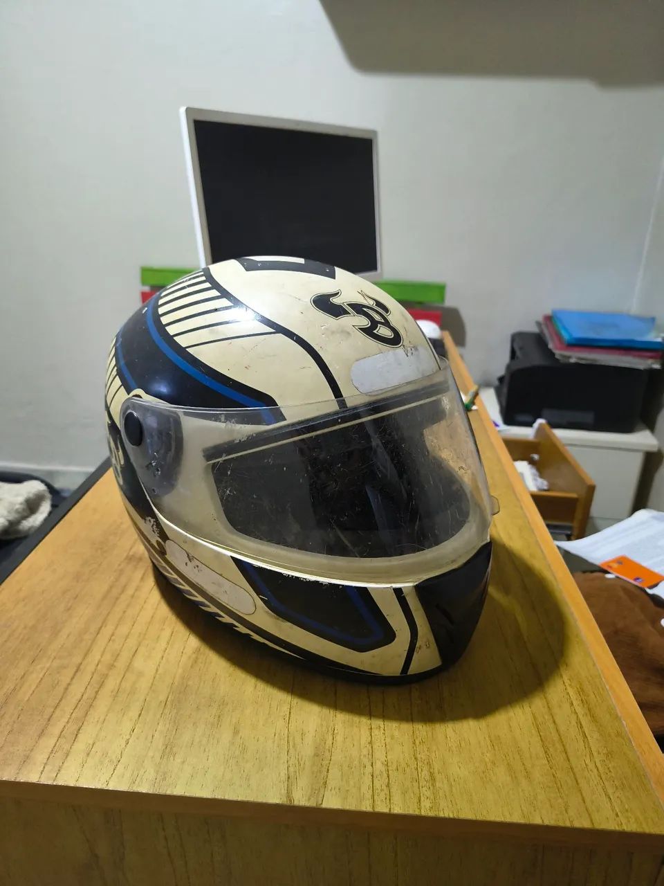 Capacete quebra galho 