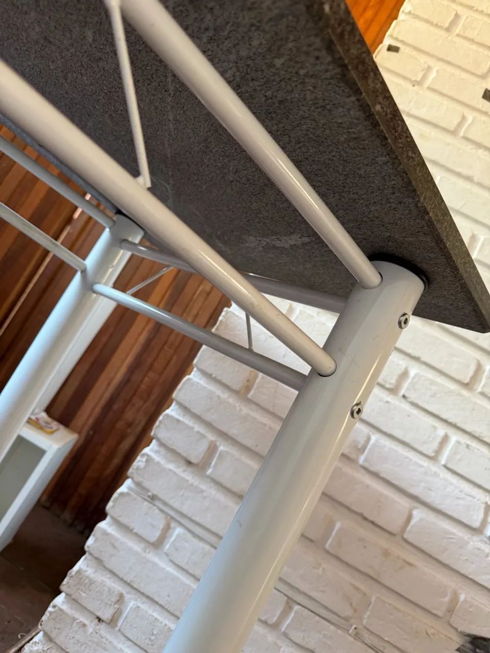 Mesa com Tampo Granito e Estrutura de Metal  - Foto 3