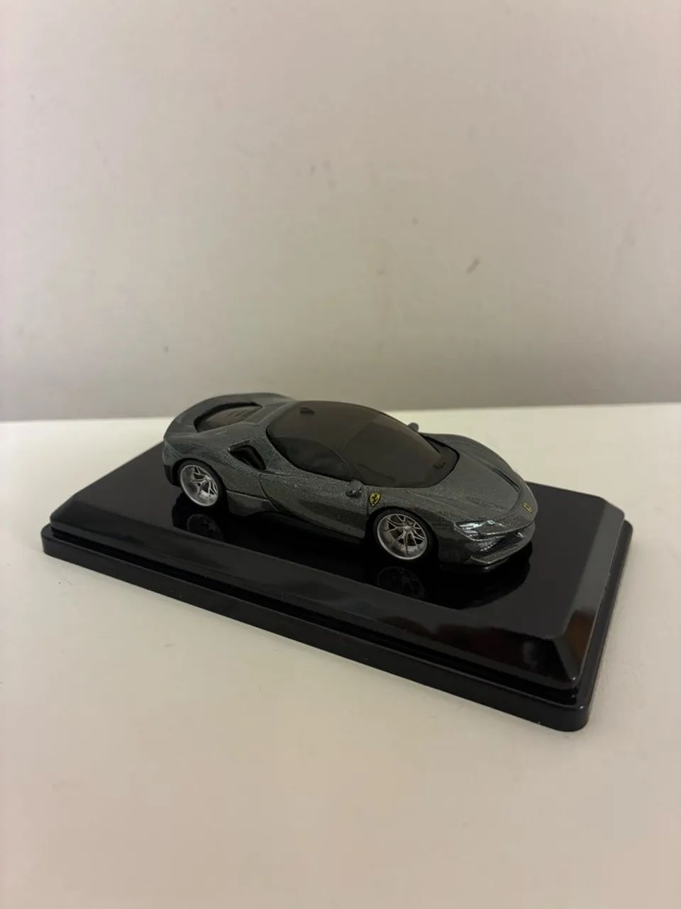 Miniatura Custom Ferrari SF90 Stradale Hotwheels + Caixa de Acrílico - Foto 5