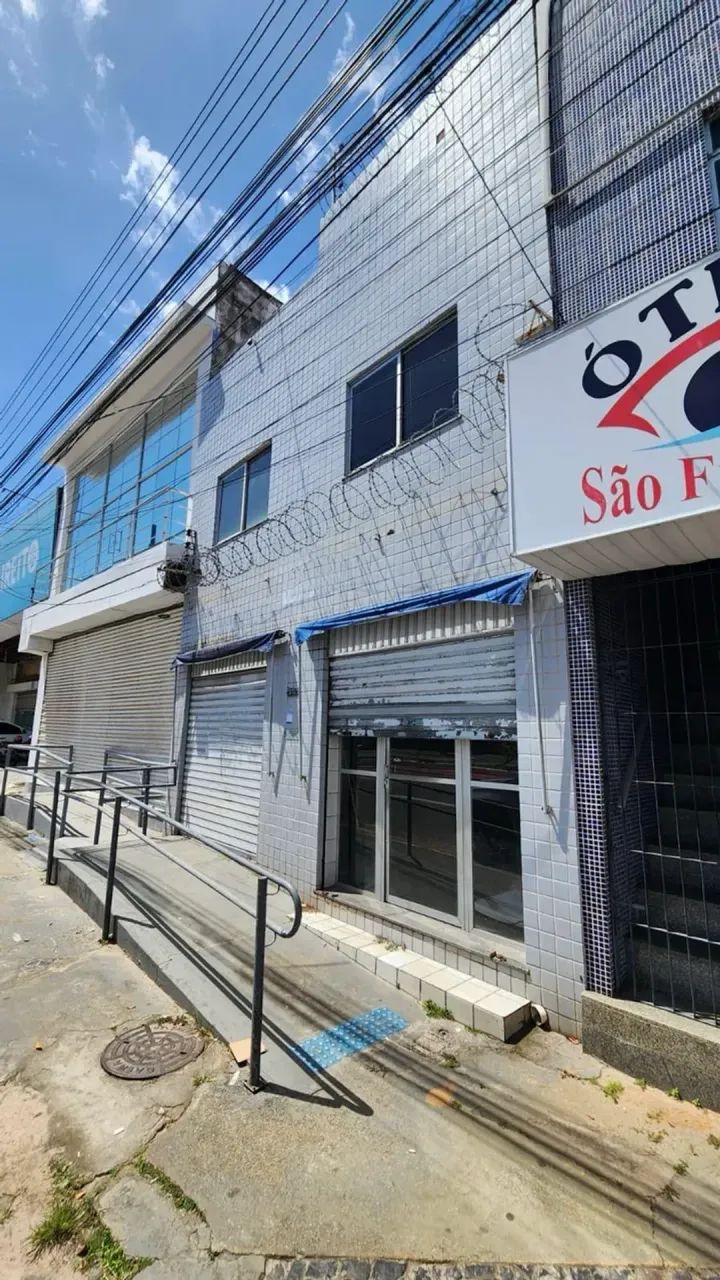PRÉDIO NO SÃO FRANCISCO EM AV. DE AUTO FLUXO
