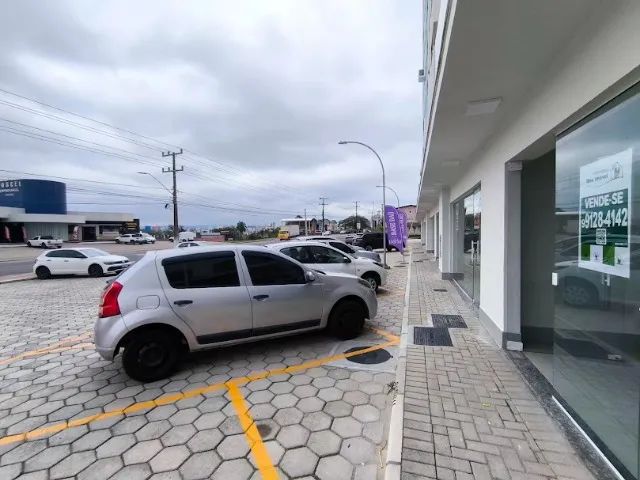 Sala nova 156m² próxima ao centro de Criciúma bastante estacionamento ACEITA parcelamento  - Foto 3