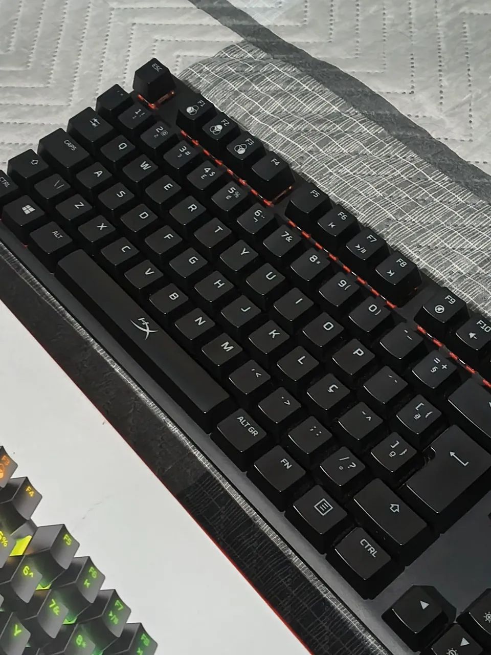 Teclado mecânico gamer HyperX Alloy Origins 100% - Foto 4