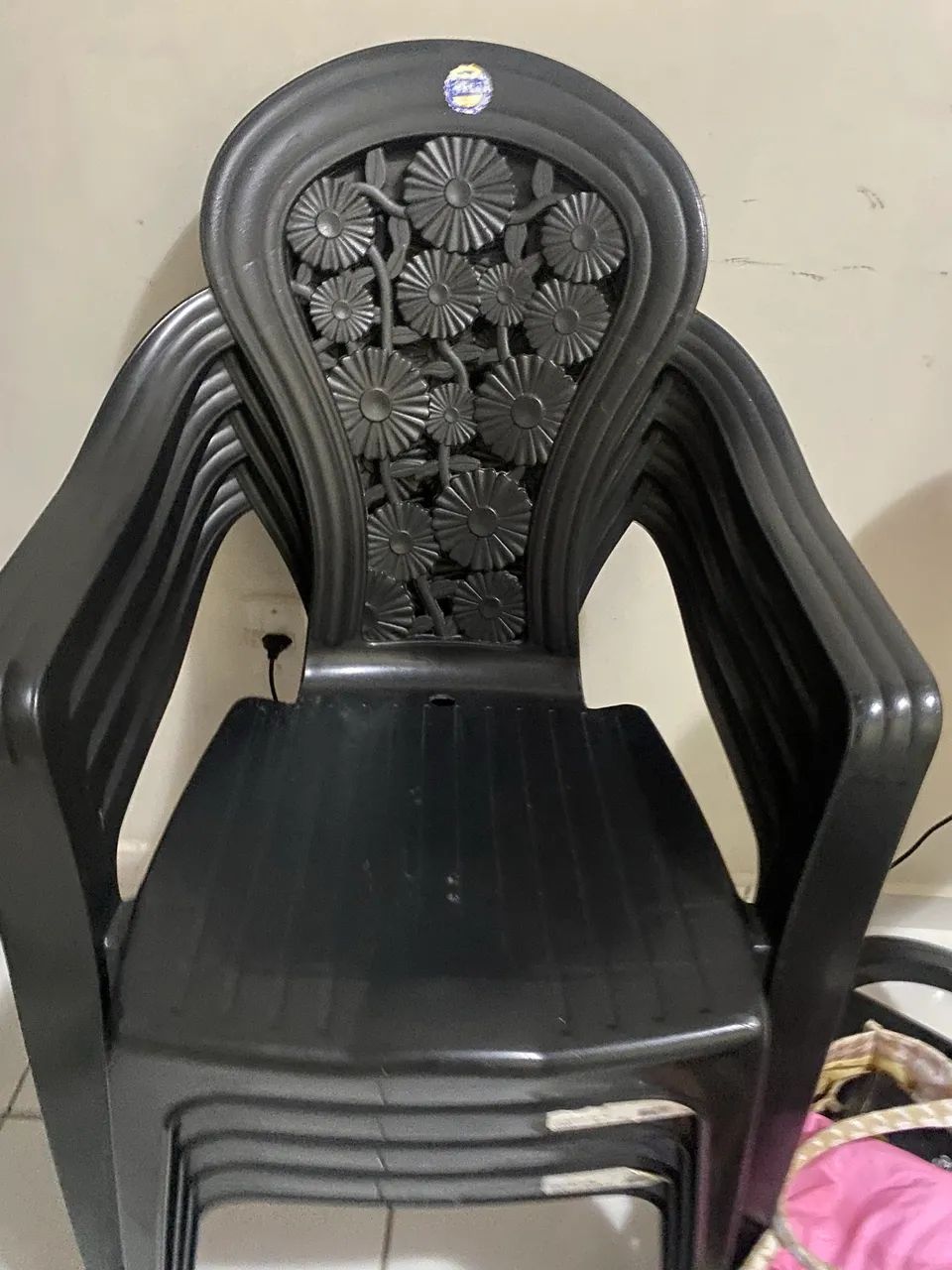 Cadeiras de plástico com 4