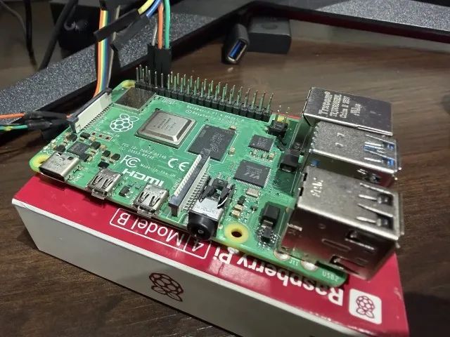 Raspberry Pi 4 Model B com 2GB de RAM, Manual e Embalagem Original