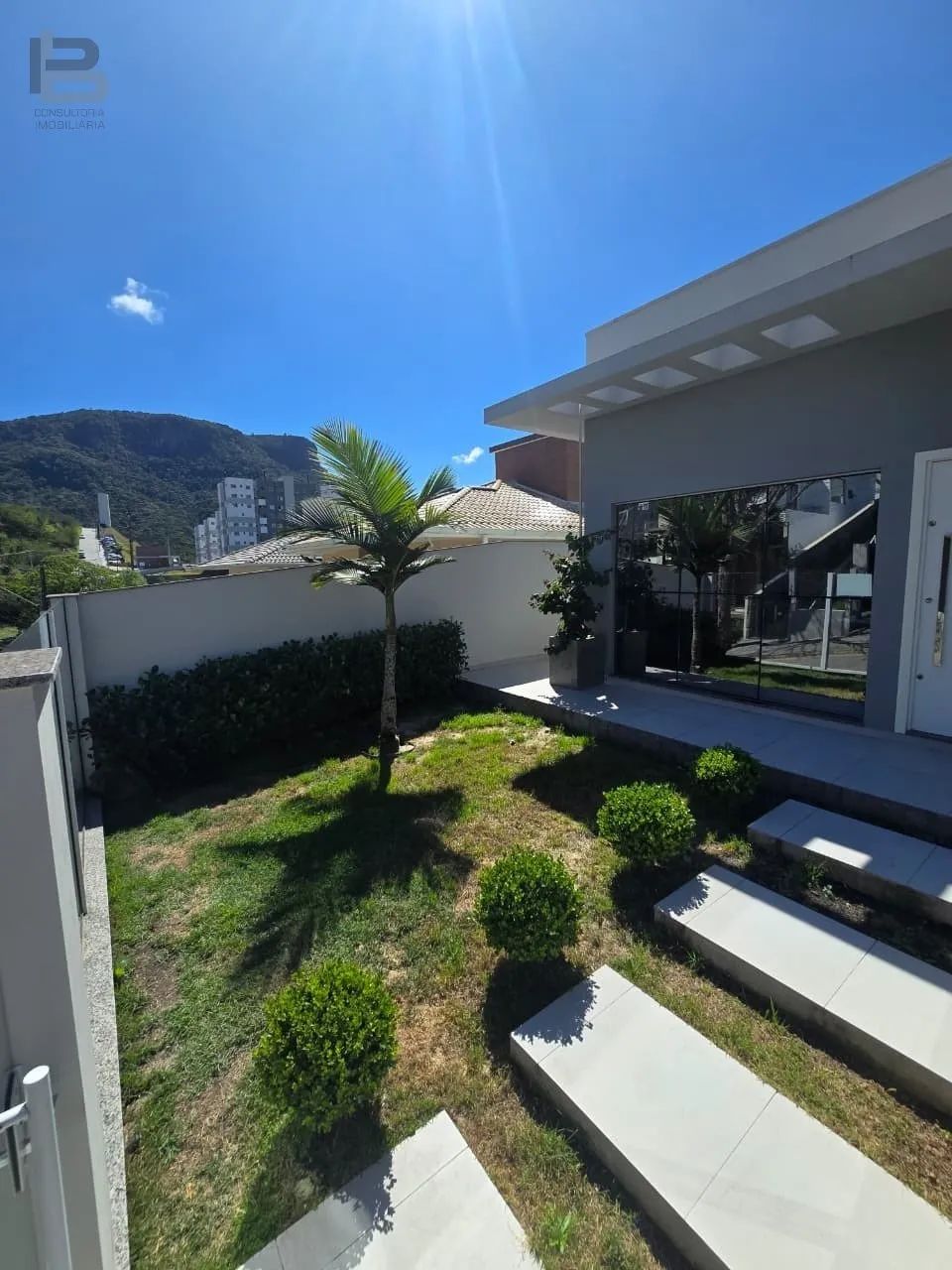 Casa com 1 suíte e 2 Demi suítes no bairro Pedra Branca