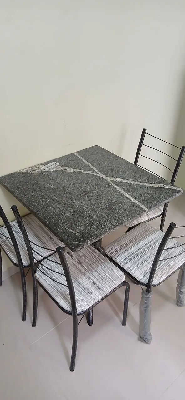 Mesa 4 cadeiras