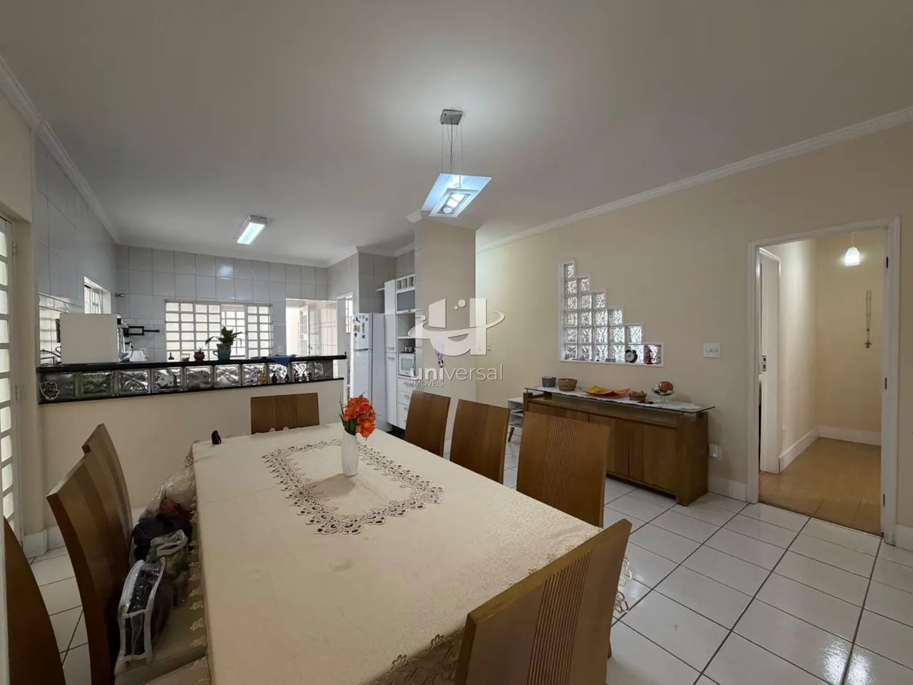 Casa Mobiliada com 4 Quartos, Terraço com Churrasqueira e Garagem para 2 Carros. - Foto 5