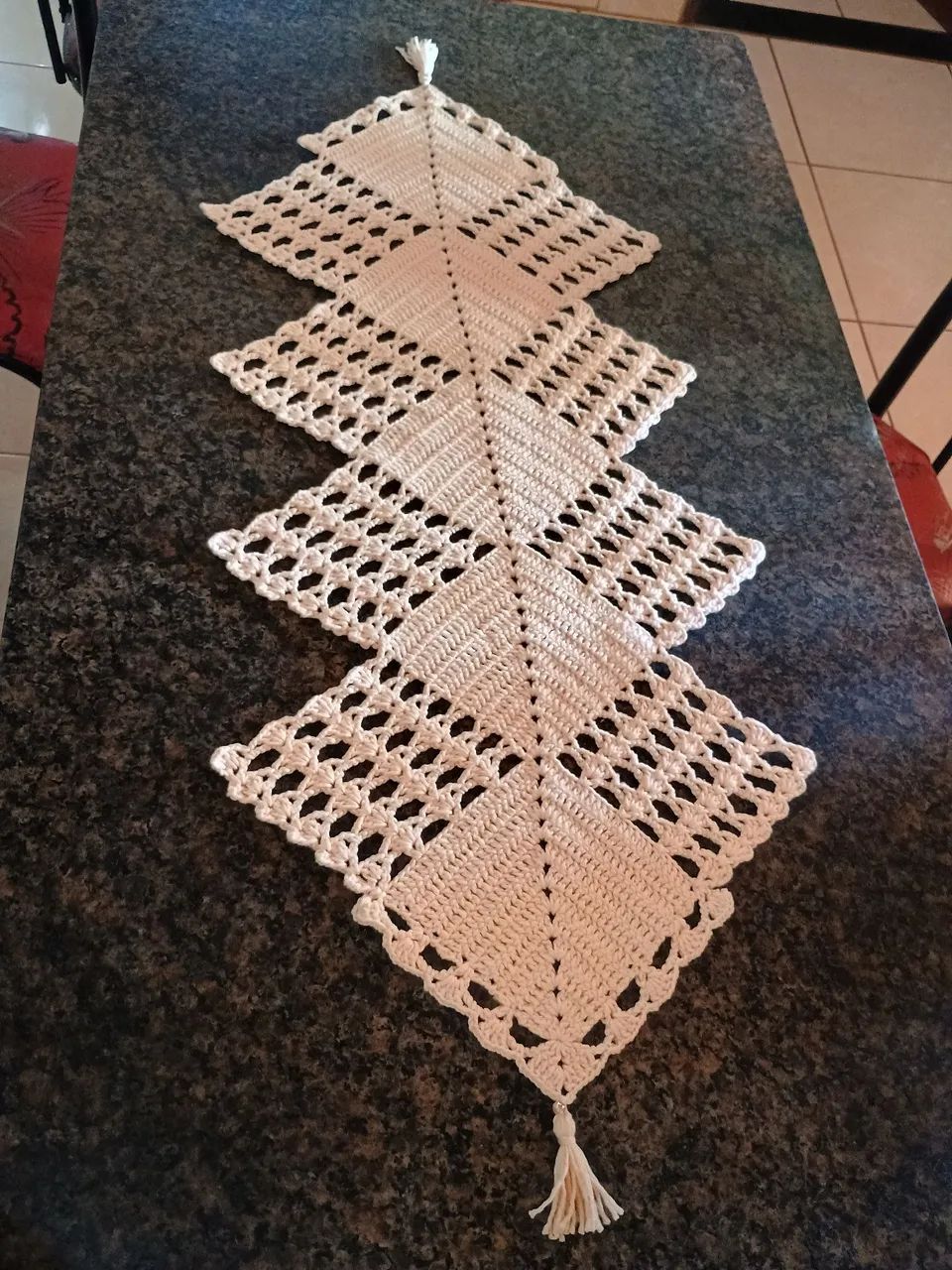 Trilho de mesa em crochê  - Foto 2