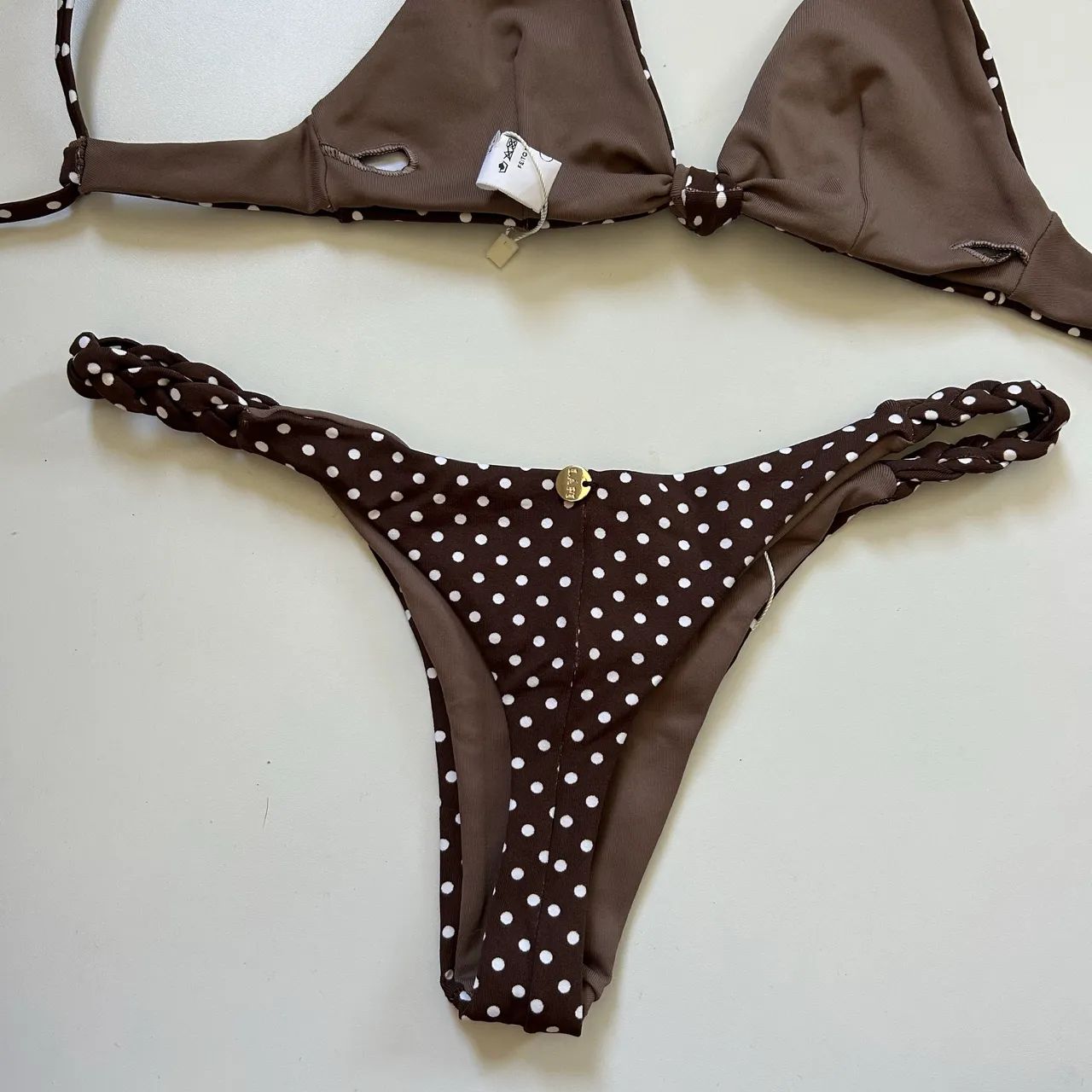 Conjunto biquíni poá marrom com branco  - Foto 5