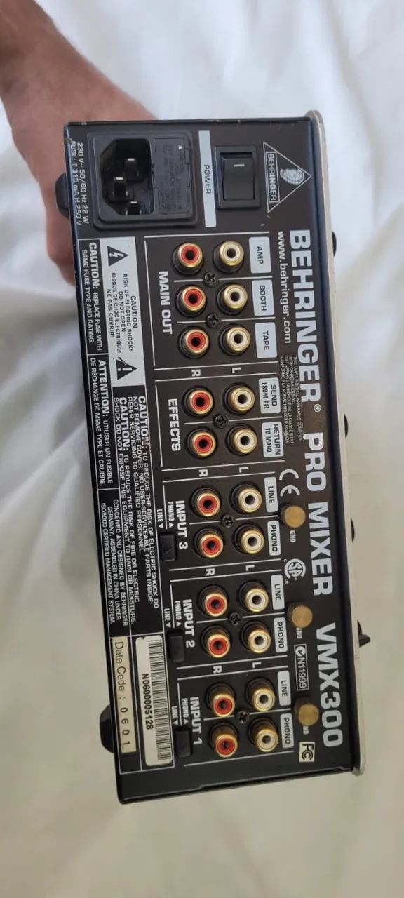 Mixer DJ Behringer VMX 300 - Usado - Foto 5