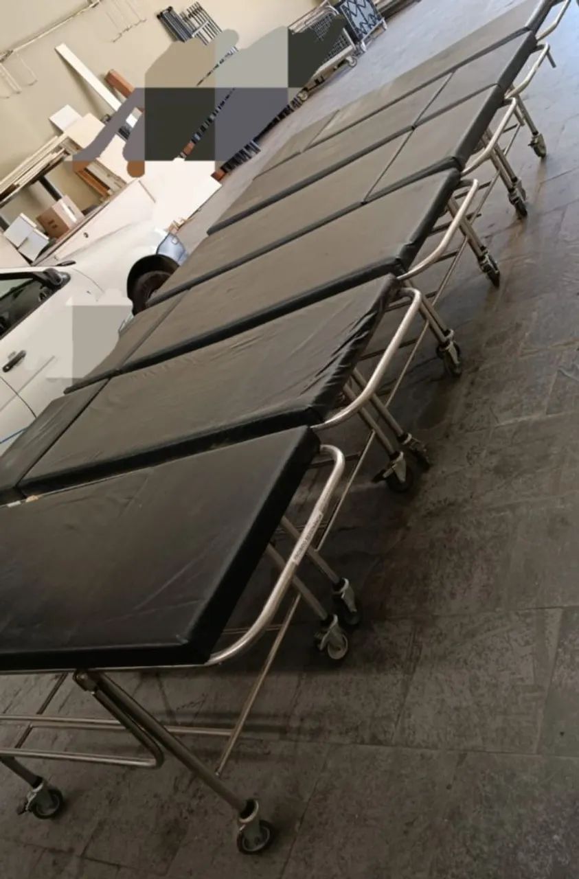 Carro Maca em Aço Inox com Grades, Rodas e Estofado