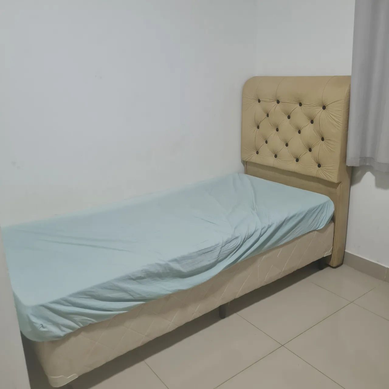 Cama de solteiro+cabeceira cochoada 