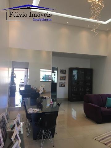 Excelente casa com 3 quartos, todos suítes, pé direito duplo e completa em armário! Única! - Foto 3