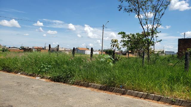 Lote de Esquina Escriturado no Res Santa Fe