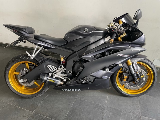 YAMAHA R6