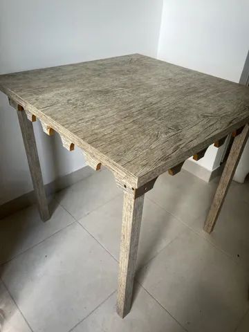 Vendo mesa com 4 bancos  - Foto 2