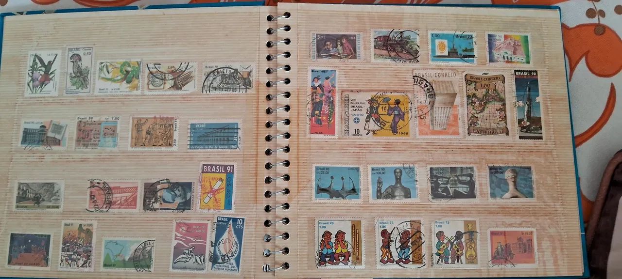  Álbum Antigo de Selos contendoi 204 unidaes - Foto 4