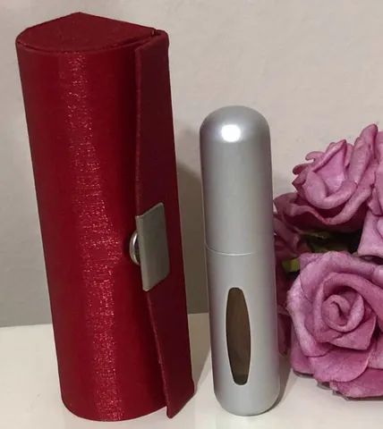Porta baton e porta perfume ja com perfume importado (novo) 