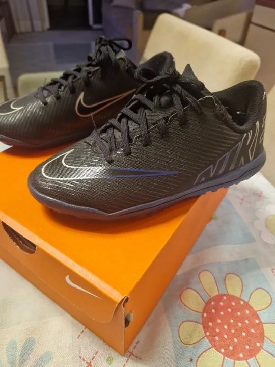 Chuteira Nike Infantil 32 em ótimo estado