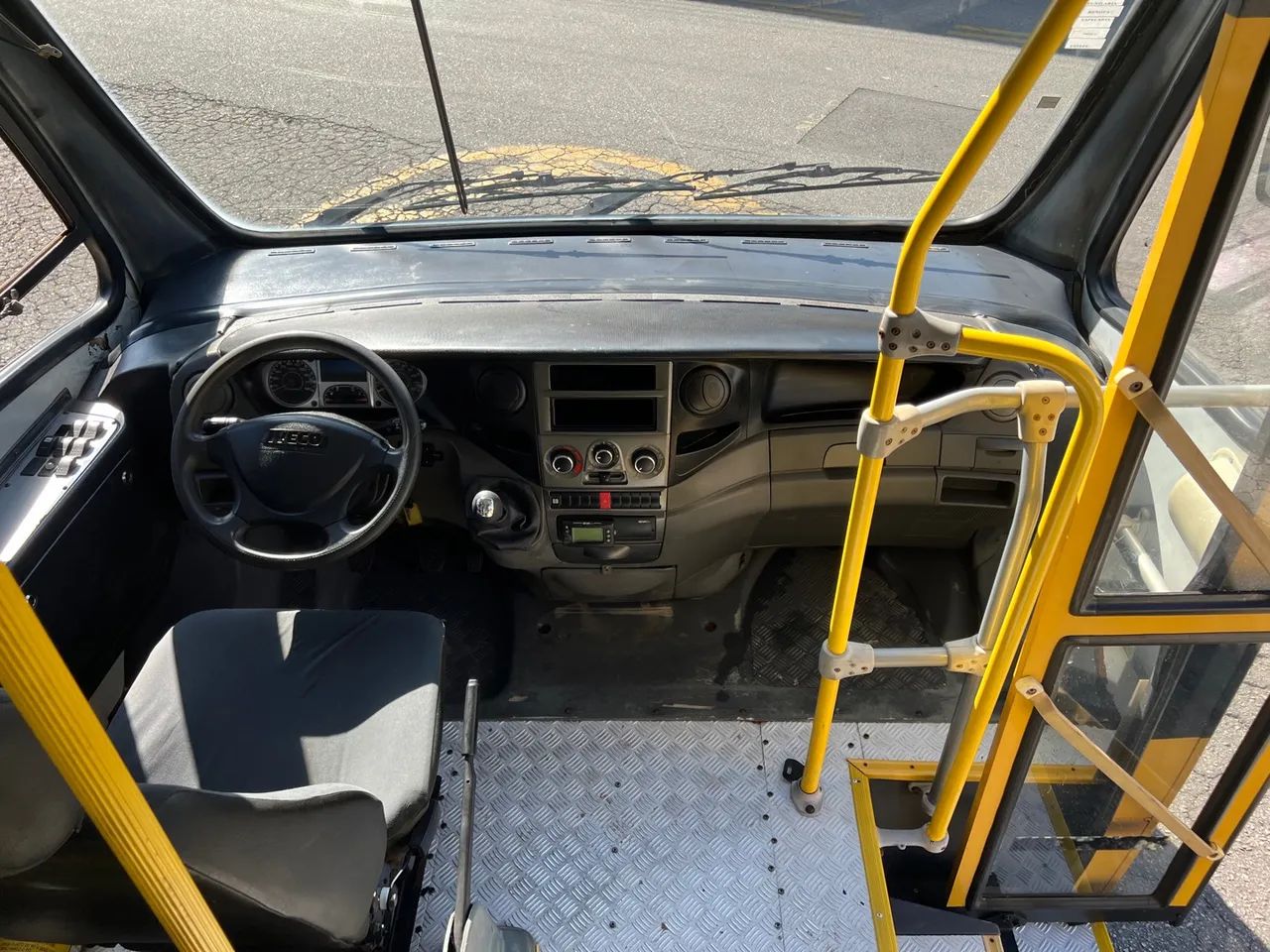 Micro ônibus iveco 2013  30 Lugares  - Foto 6