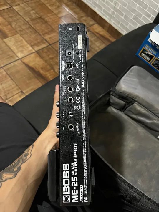 Pedaleira BOSS - ME 25 + guitarra (opcional)  - Foto 2