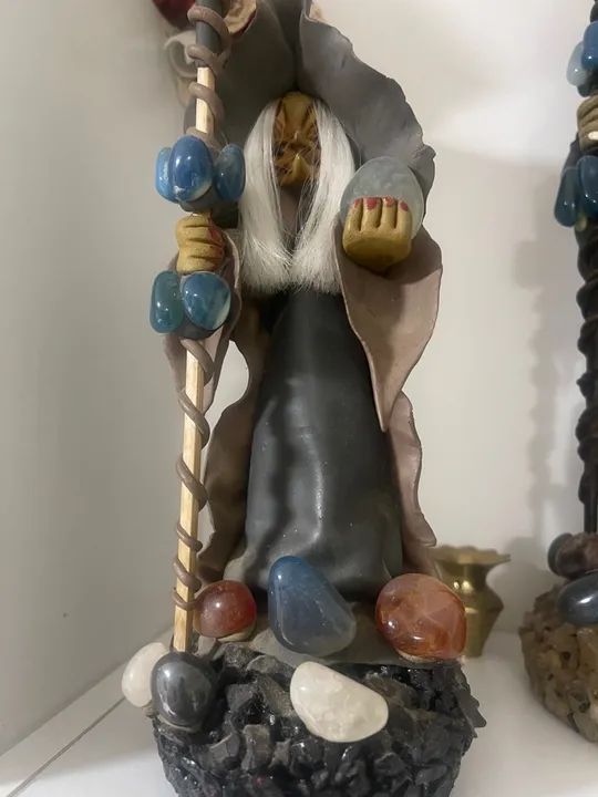 Escultura Bruxa Decorativa