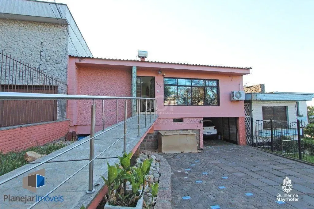 Casa para Venda - 500m², 5 dormitórios, sendo 2 suites, 5 vagas - Menino Deus
