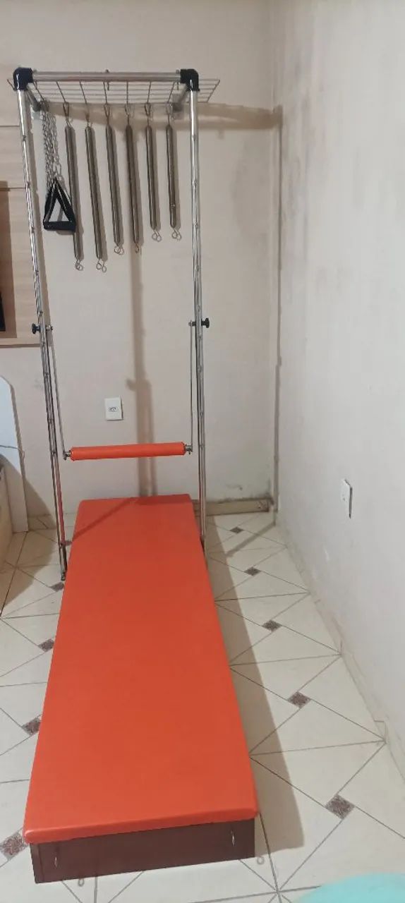 Aparelho de Pilates Wall Unit para exercícios alongamentos  da marca real pilates