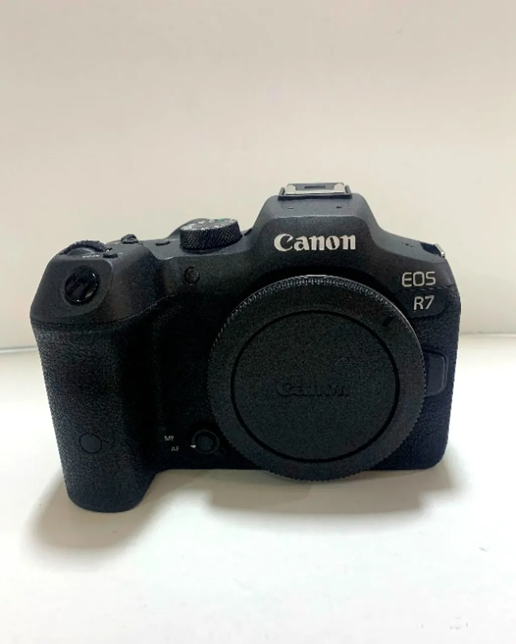 Câmera Canon R7 Corpo (Nova)