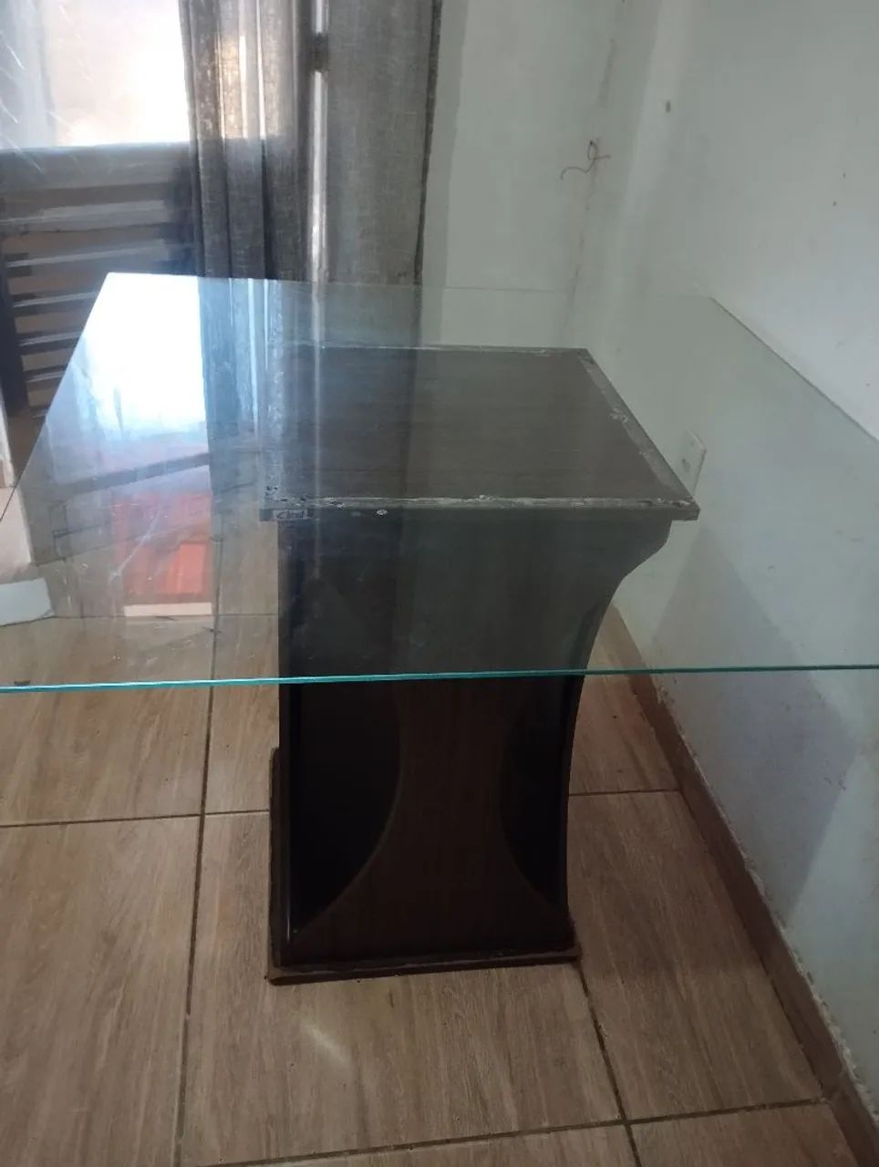 Mesa de centro em vidro e madeira - Foto 4