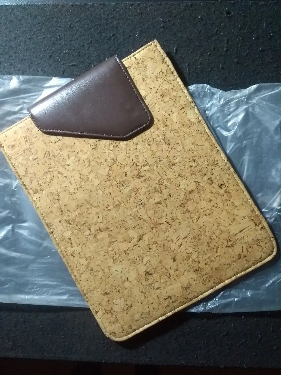 Capa Carteira de Cortiça e Couro | iPad Mini | Elegância Natural | Vintage | Apple
