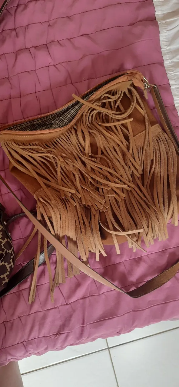 Bolsa de Ombro em Couro com Franjas