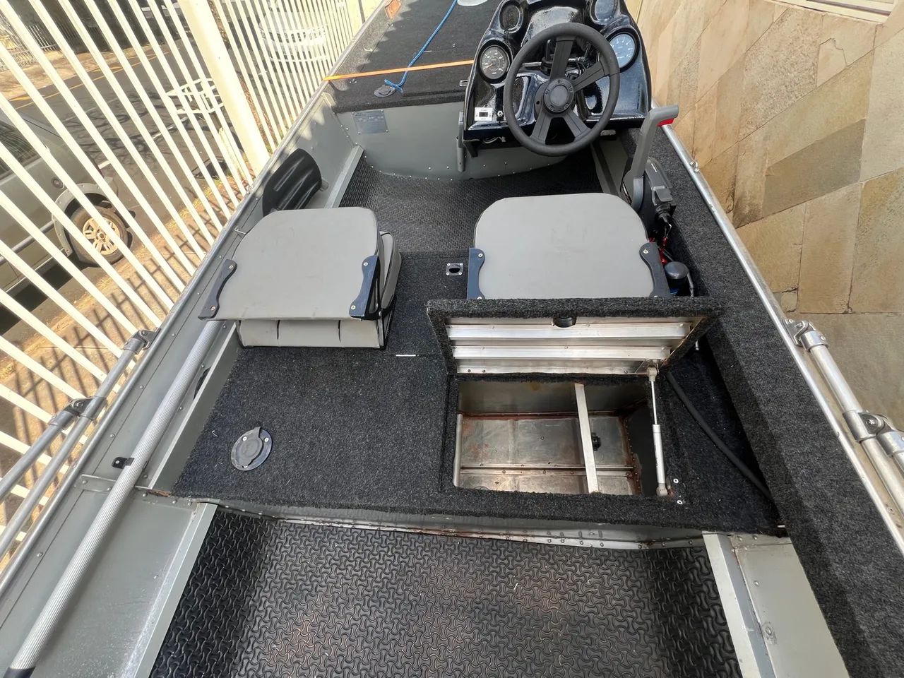 Barco de alumínio com motor e carretinha - Foto 8