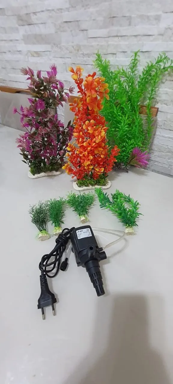 Aquário (plantas e bomba submersa de 1 mil litros.