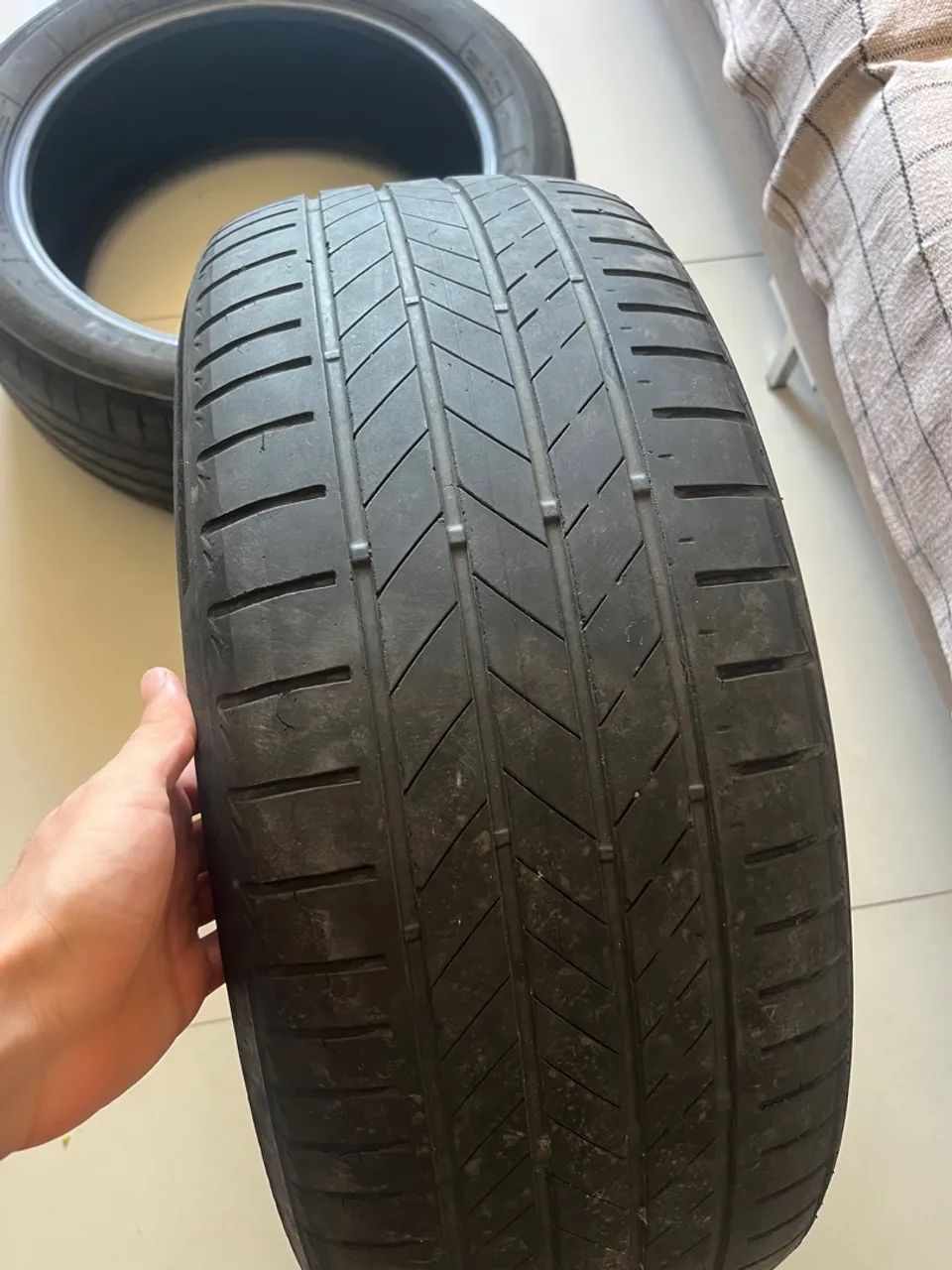 Pneus Bridgestone Alenza 225/50R18 95V - Foto 2