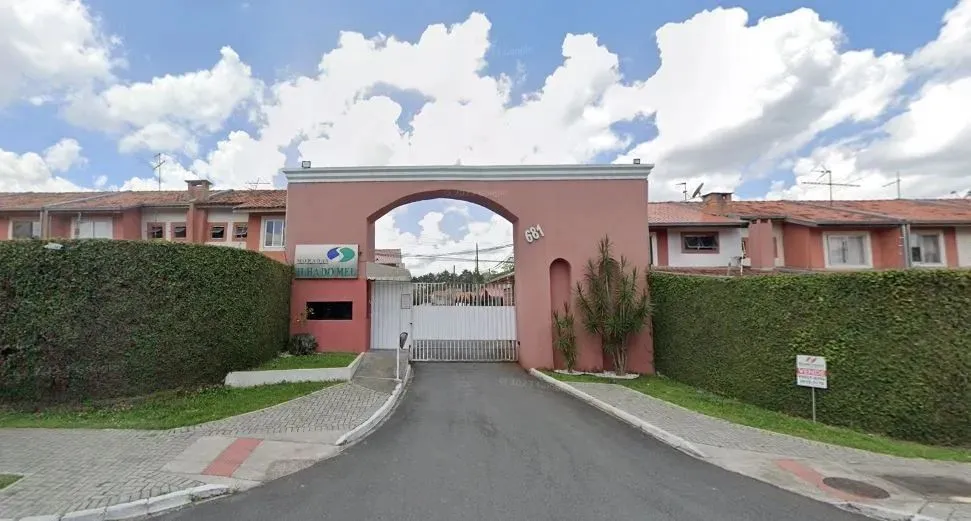 Sobrado com 3 quartos para alugar por R$ 2400.00, 82.20 m2 - CAJURU - CURITIBA/PR