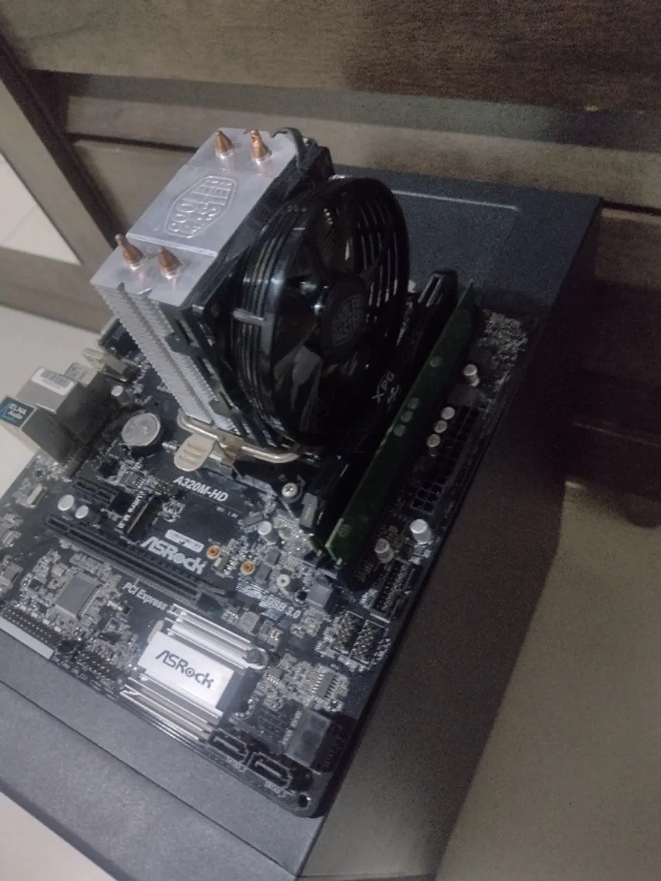 Kit AMD Ryzen 5 1600 + A320 + 12GB RAM + Cooler Tower!