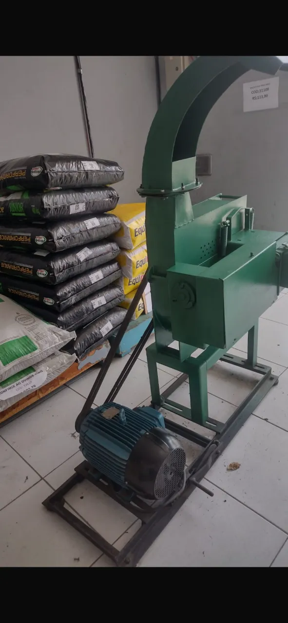 Picadeira ensiladeira forrageira trifásico motor 15cv marca Nogueira